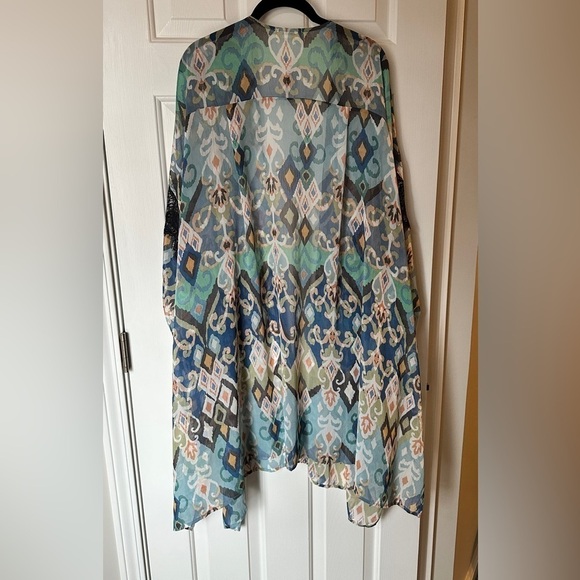 Luxurious Dressy Kimono - Picture 3 of 6